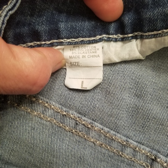 (DONATED) Jean's mid rise distressed (Donated) - Picture 4 of 6